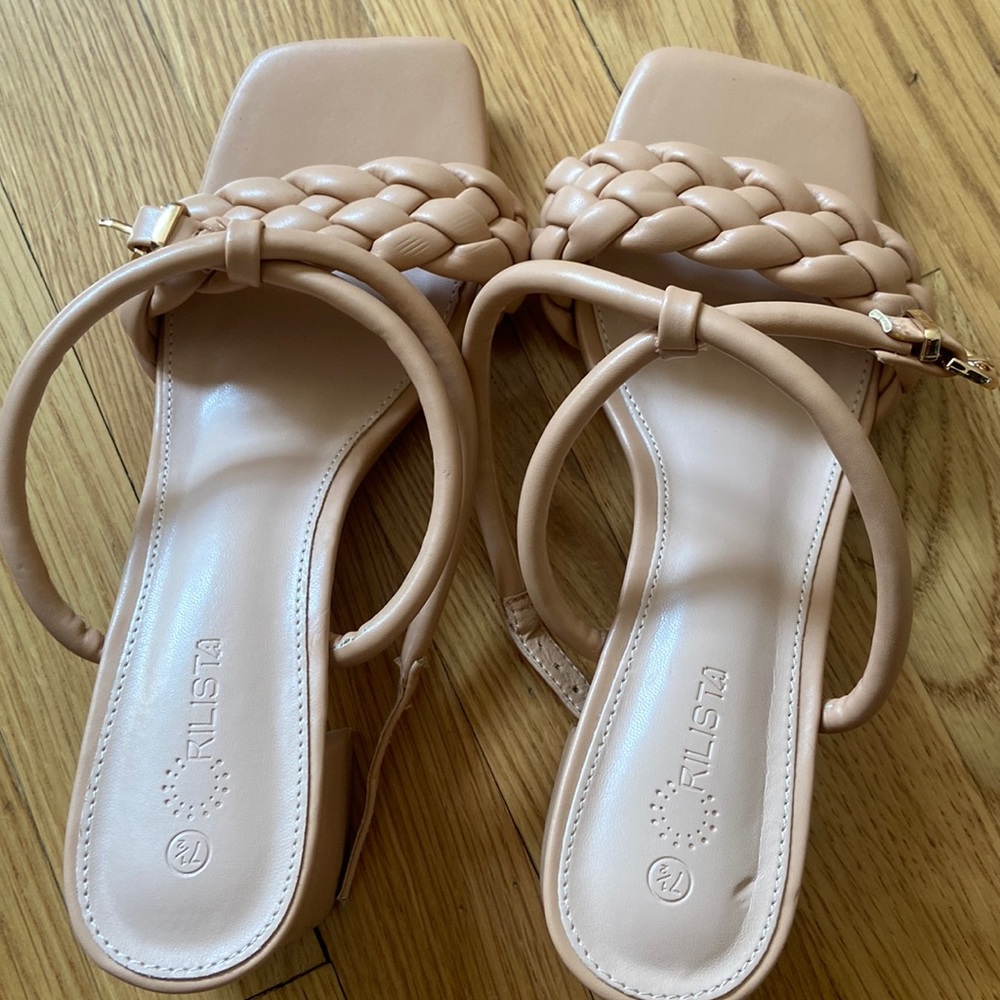 Never worn tan heels